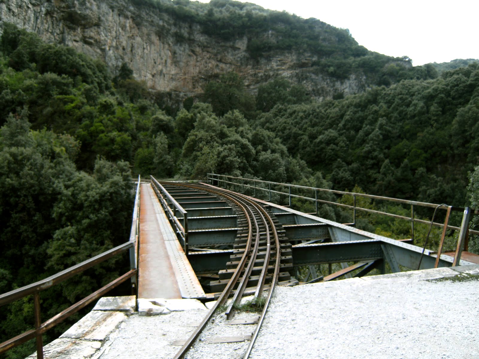 Το τρενάκι Μουντζούρης